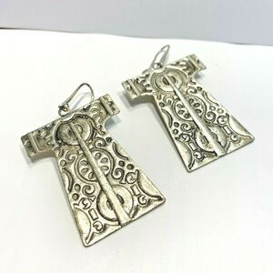 Retro look pierced earrings silver Tiki Kimono style robes drop & dangle Boho